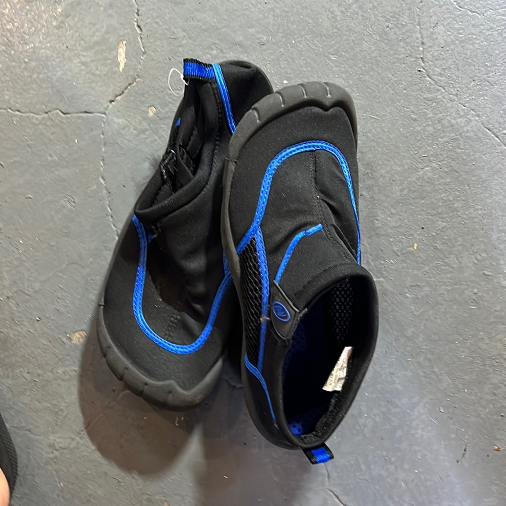 Water shoes size 9.10